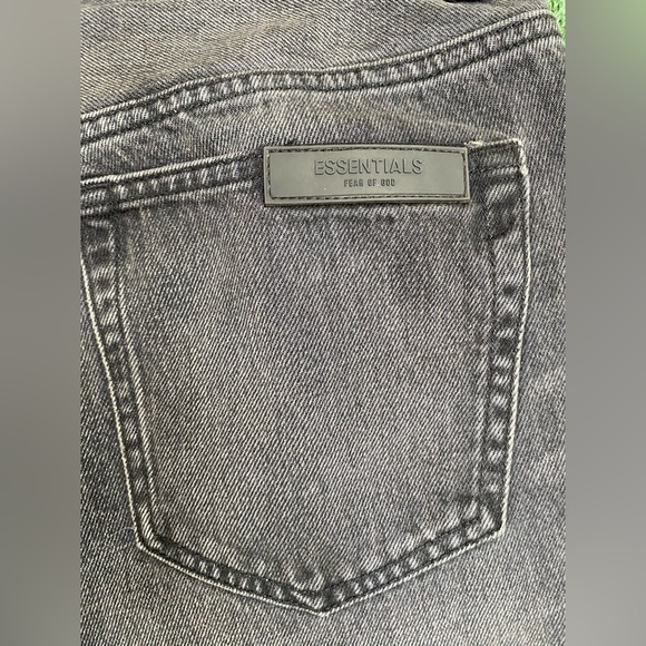 Essentials Jeans - Picture 4 of 4
